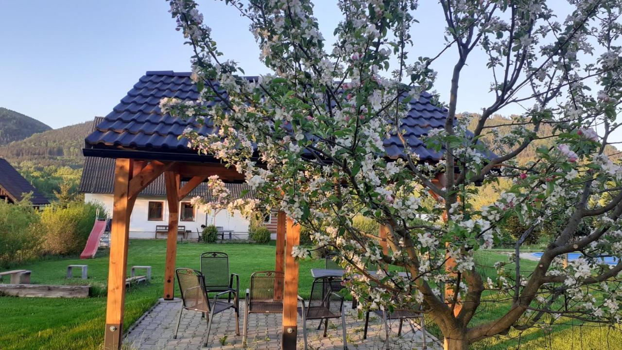 Apartman V Chaloupce Na Vrsku Bernsdorf Eksteriør billede