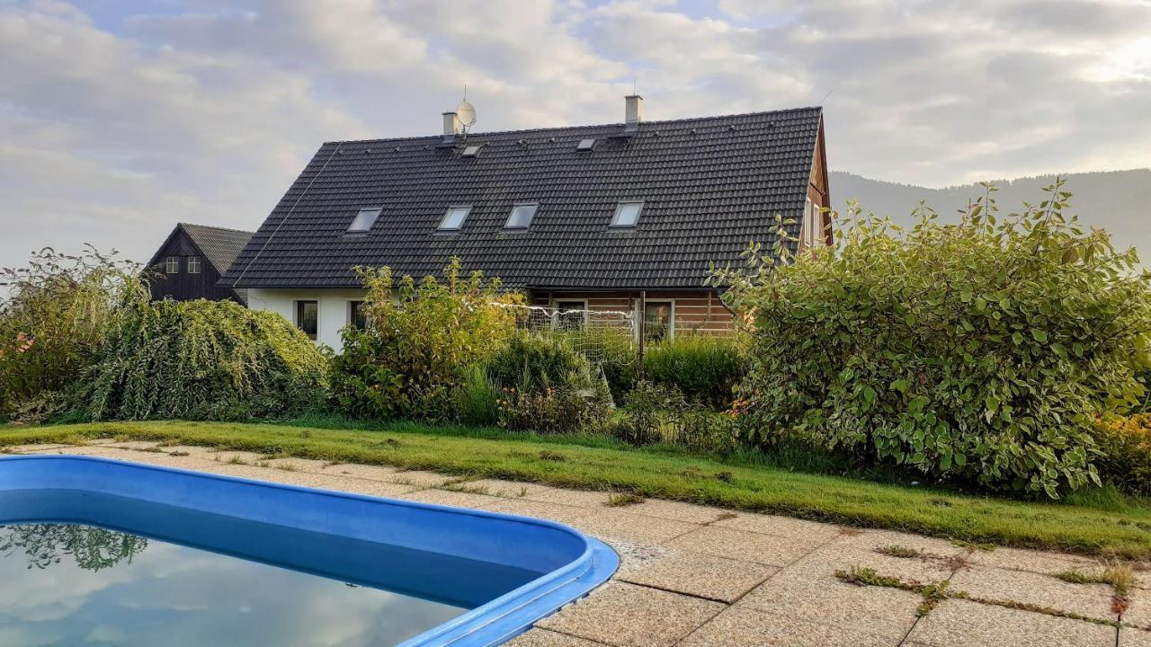 Apartman V Chaloupce Na Vrsku Bernsdorf Eksteriør billede