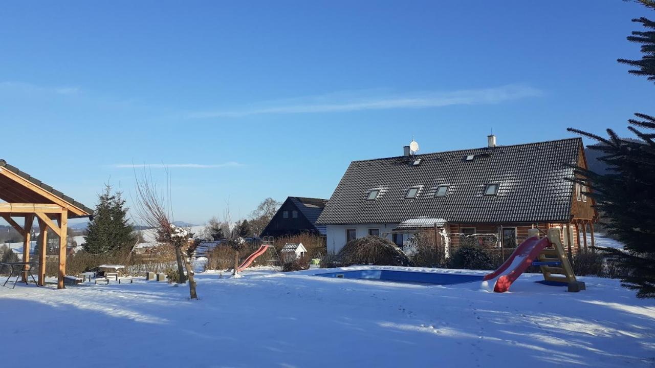 Apartman V Chaloupce Na Vrsku Bernsdorf Eksteriør billede